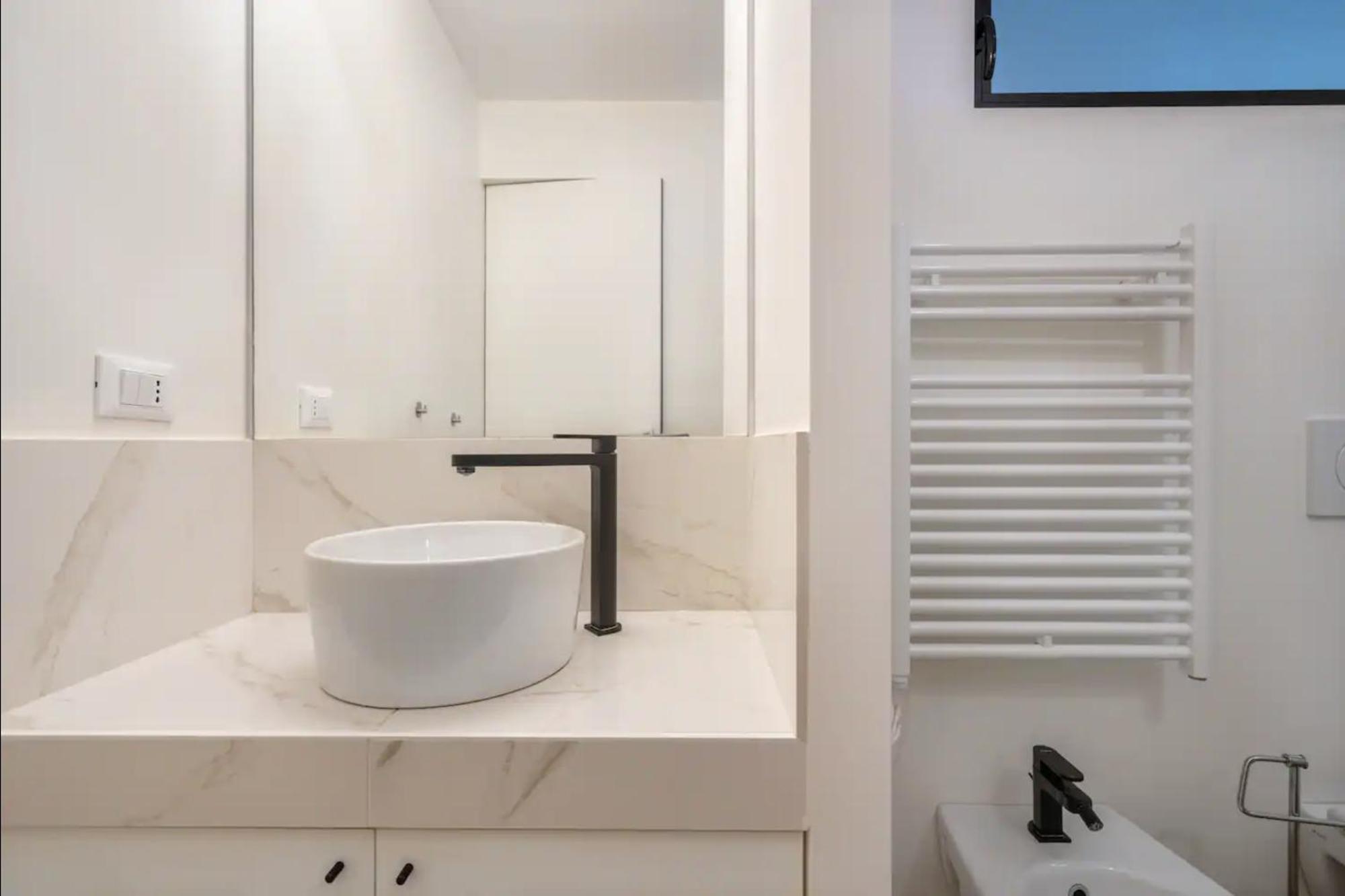 Modern Loft In Porta Venezia - Hosted By Sweetstay Milan Bagian luar foto